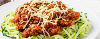 LCHF Zucchini-Spaghetti nach Bolognese-Art